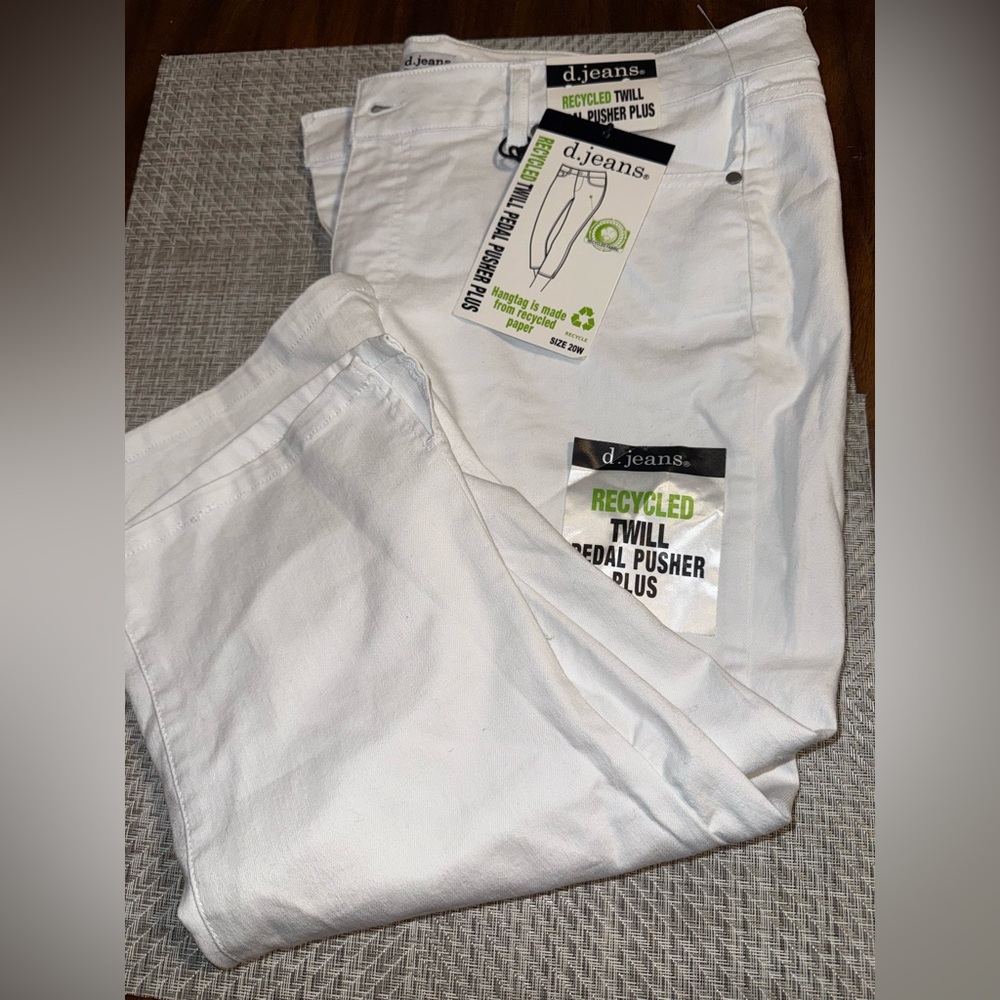 d. jeans White Twill Pedal Pushers